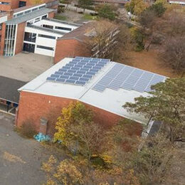 Solarpanels auf dem Dach des Schulzentrums in Zülpich